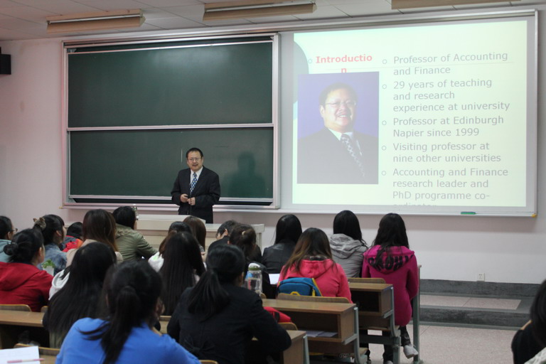 英国爱丁堡大学高善生教授来我校讲学